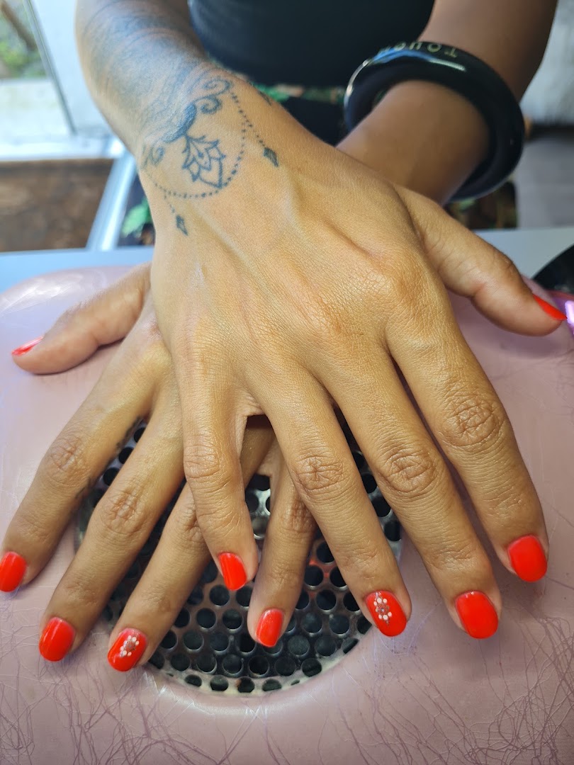 Maquillage permanent, Massage, Onglerie, Epilation · Photos 9